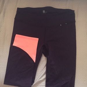 Plum wine/coral GapFit S Legging Capri